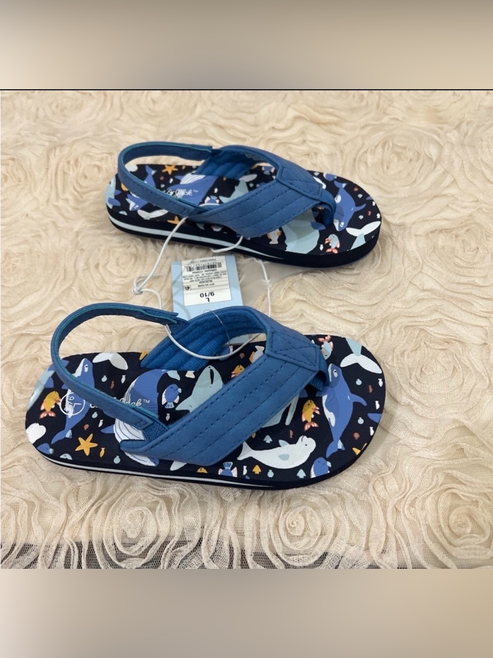 Cat & Jack blue flip flop sandals size 9